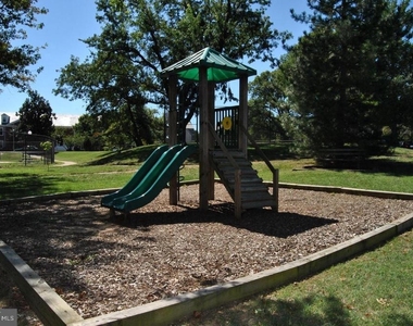2983 S Columbus Street - Photo Thumbnail 19