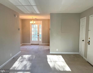 2983 S Columbus Street - Photo Thumbnail 3