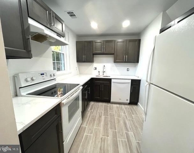 2983 S Columbus Street - Photo Thumbnail 6