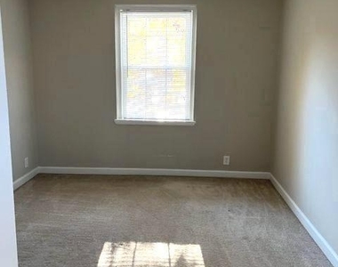 2983 S Columbus Street - Photo Thumbnail 7