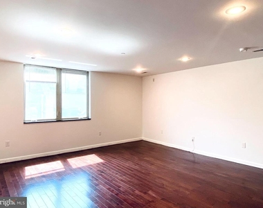 1816 N Front St - Photo Thumbnail 1
