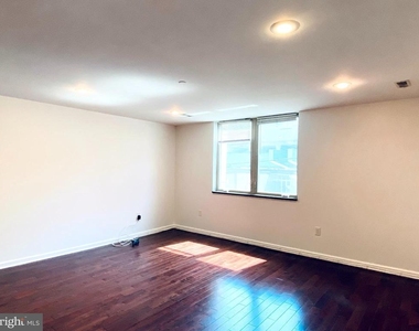 1816 N Front St - Photo Thumbnail 2