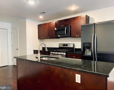 1816 N Front St - Photo Thumbnail 4