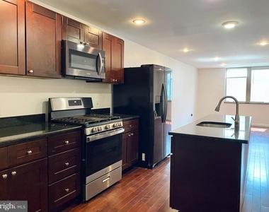 1816 N Front St - Photo Thumbnail 8