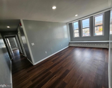 752 E Tioga Street - Photo Thumbnail 14
