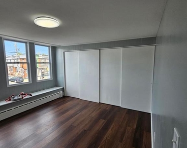 752 E Tioga Street - Photo Thumbnail 1
