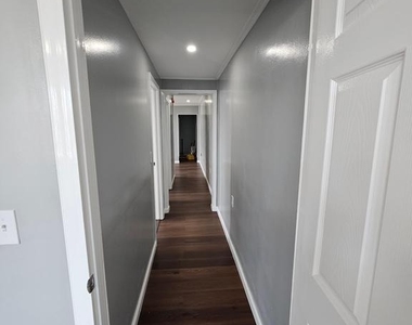 752 E Tioga Street - Photo Thumbnail 5