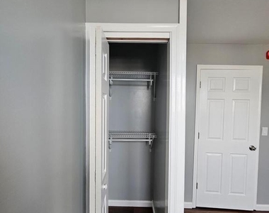 752 E Tioga Street - Photo Thumbnail 12