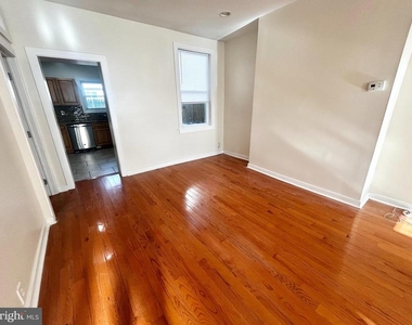 2105 W Seybert Street - Photo Thumbnail 3