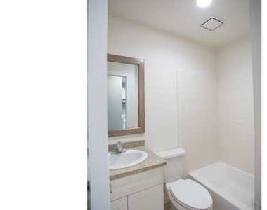 413 S 11th Street - Photo Thumbnail 8