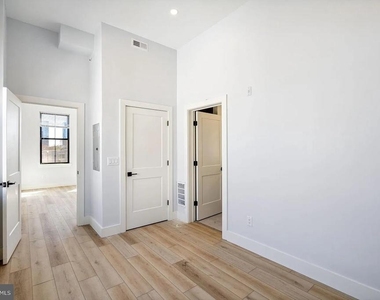 3439-1 Lancaster Avenue - Photo Thumbnail 17