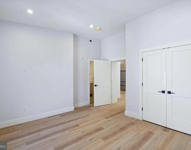 3439-1 Lancaster Avenue - Photo Thumbnail 16
