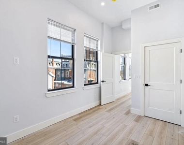 3439-1 Lancaster Avenue - Photo Thumbnail 4