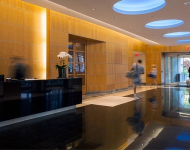 206 W Washington Square - Photo Thumbnail 3