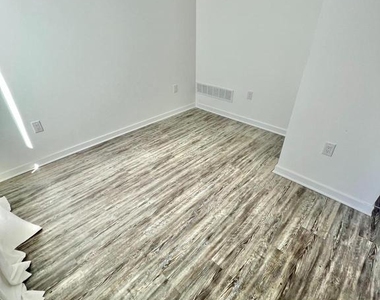 3103 Beachview Lane - Photo Thumbnail 3