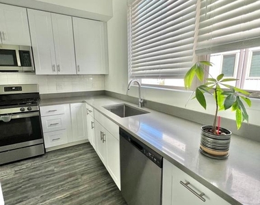 3103 Beachview Lane - Photo Thumbnail 19