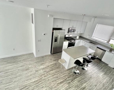 3103 Beachview Lane - Photo Thumbnail 15