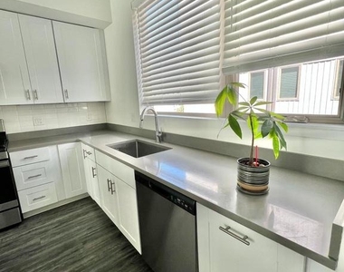 3103 Beachview Lane - Photo Thumbnail 18