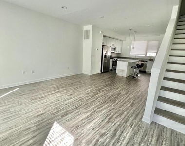 3103 Beachview Lane - Photo Thumbnail 23
