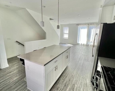3103 Beachview Lane - Photo Thumbnail 7
