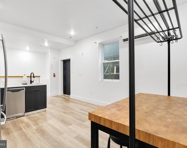 1153 N Front Street - Photo Thumbnail 6