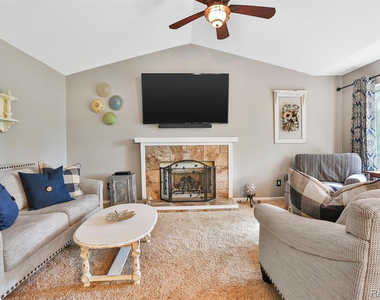 3288 Hickory Drive - Photo Thumbnail 4