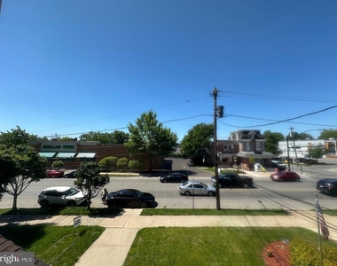 1117 W Main Street - Photo Thumbnail 4