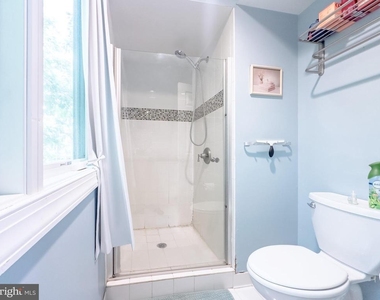 116 Montrose Avenue - Photo Thumbnail 9