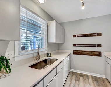 150 Carmichael Court - Photo Thumbnail 14