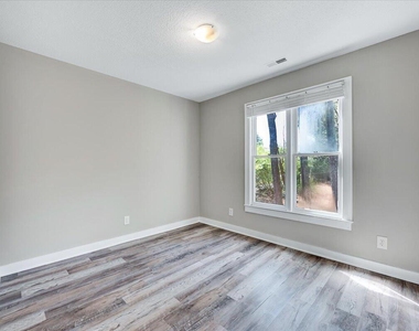 150 Carmichael Court - Photo Thumbnail 17