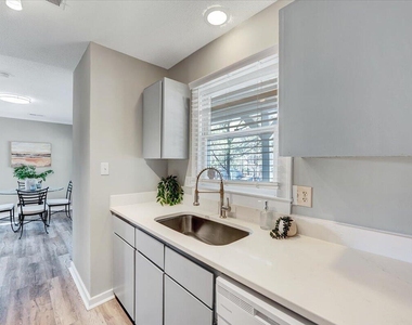 150 Carmichael Court - Photo Thumbnail 12