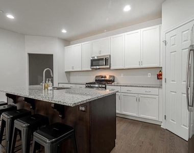 413 N Orchard Street - Photo Thumbnail 2