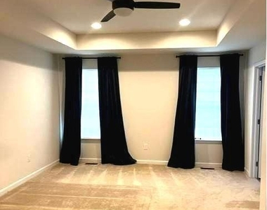 413 N Orchard Street - Photo Thumbnail 11