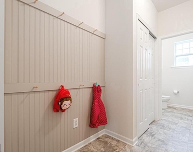 413 N Orchard Street - Photo Thumbnail 7