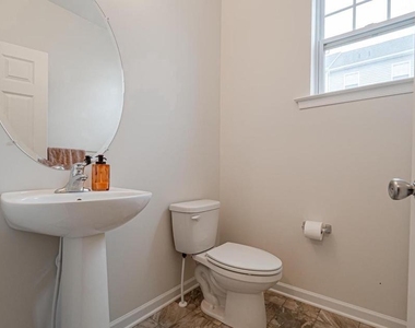 413 N Orchard Street - Photo Thumbnail 8