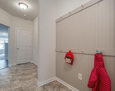413 N Orchard Street - Photo Thumbnail 9