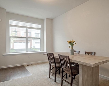 413 N Orchard Street - Photo Thumbnail 5