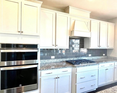8008 Gilano Drive - Photo Thumbnail 14