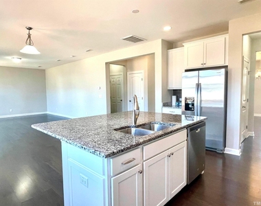 8008 Gilano Drive - Photo Thumbnail 15