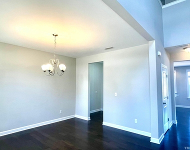 8008 Gilano Drive - Photo Thumbnail 7