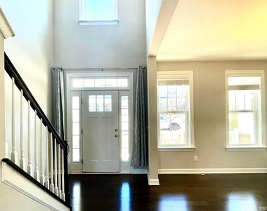 8008 Gilano Drive - Photo Thumbnail 5