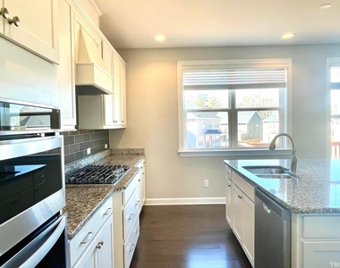 8008 Gilano Drive - Photo Thumbnail 11