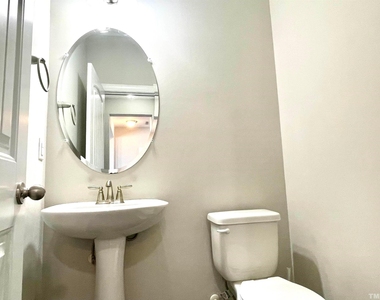 8008 Gilano Drive - Photo Thumbnail 17