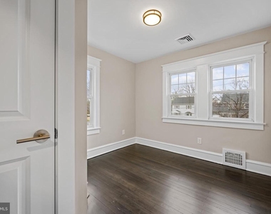 19 Conwell Avenue - Photo Thumbnail 18