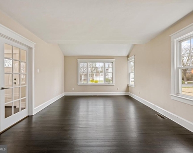 19 Conwell Avenue - Photo Thumbnail 7