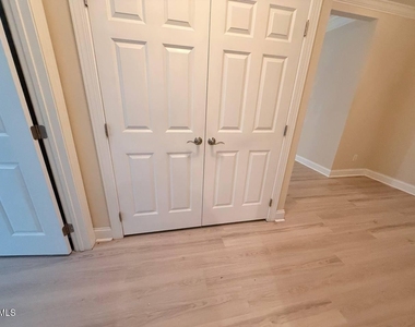 10411 Rosegate Court - Photo Thumbnail 13