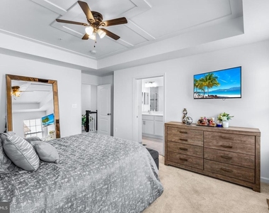 10625 Meridian Hill Way - Photo Thumbnail 12