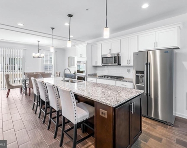 10625 Meridian Hill Way - Photo Thumbnail 7