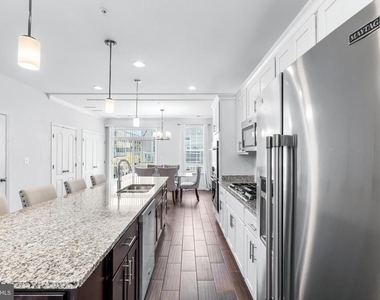 10625 Meridian Hill Way - Photo Thumbnail 8