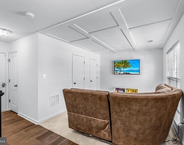 10625 Meridian Hill Way - Photo Thumbnail 3